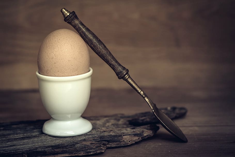gray steel spoon beside white ceramic bowl, egg, breakfast egg, HD wallpaper
