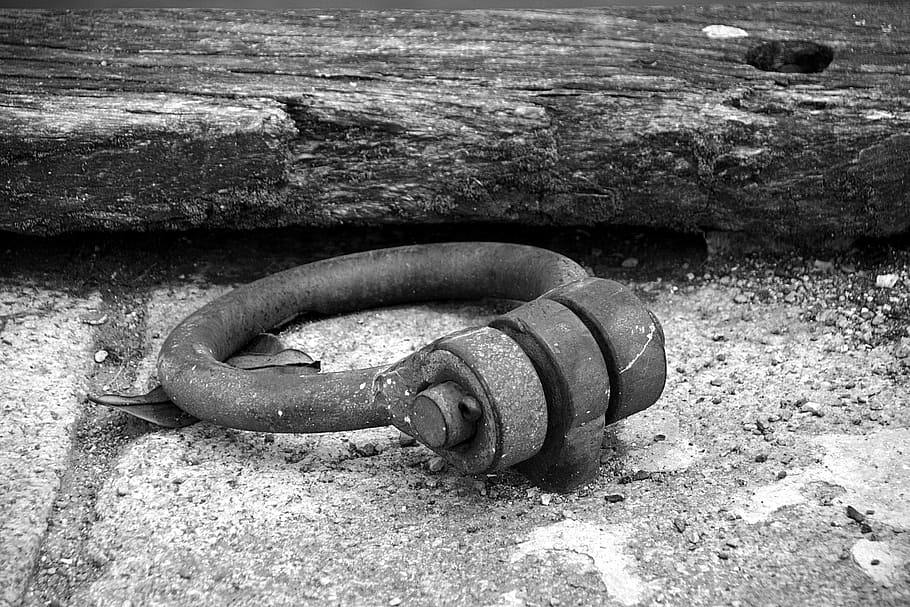 ring, metal, scrap, iron, port, wharf, marine, black and white HD wallpaper