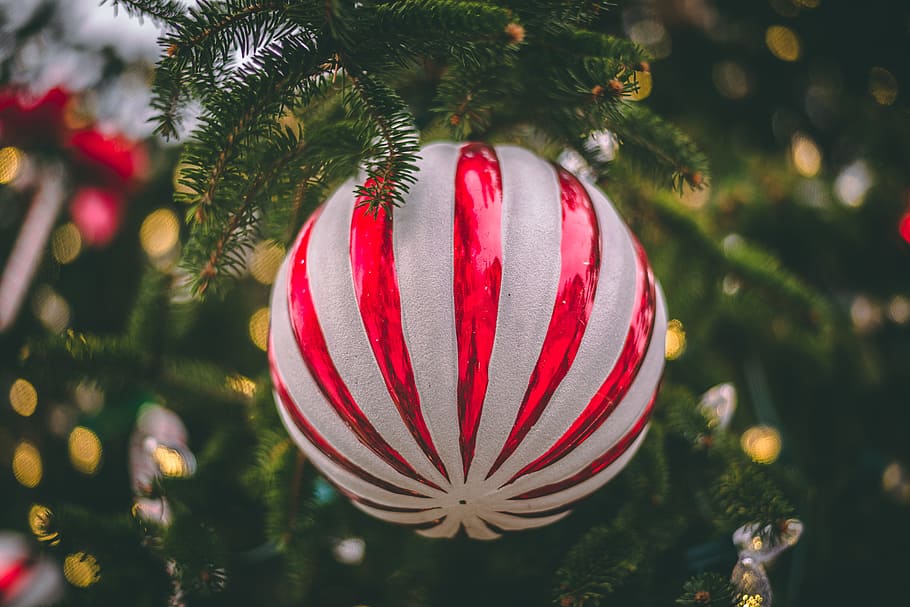 Blue and Red Bauble, ball, blur, blurred background, bokeh, christmas balls HD wallpaper