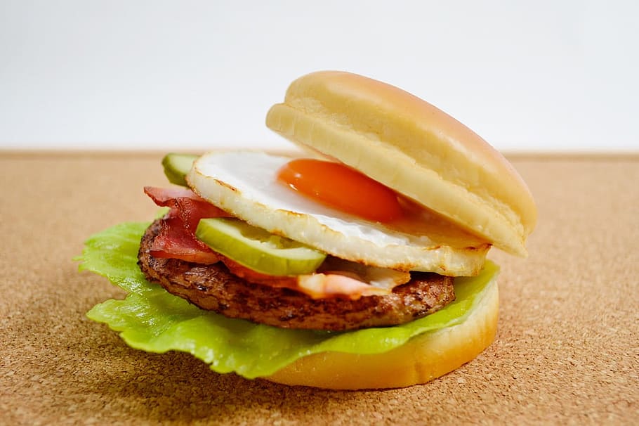 burger with meat and lettuce, Bacon, Fried, Egg, Hamburger HD wallpaper