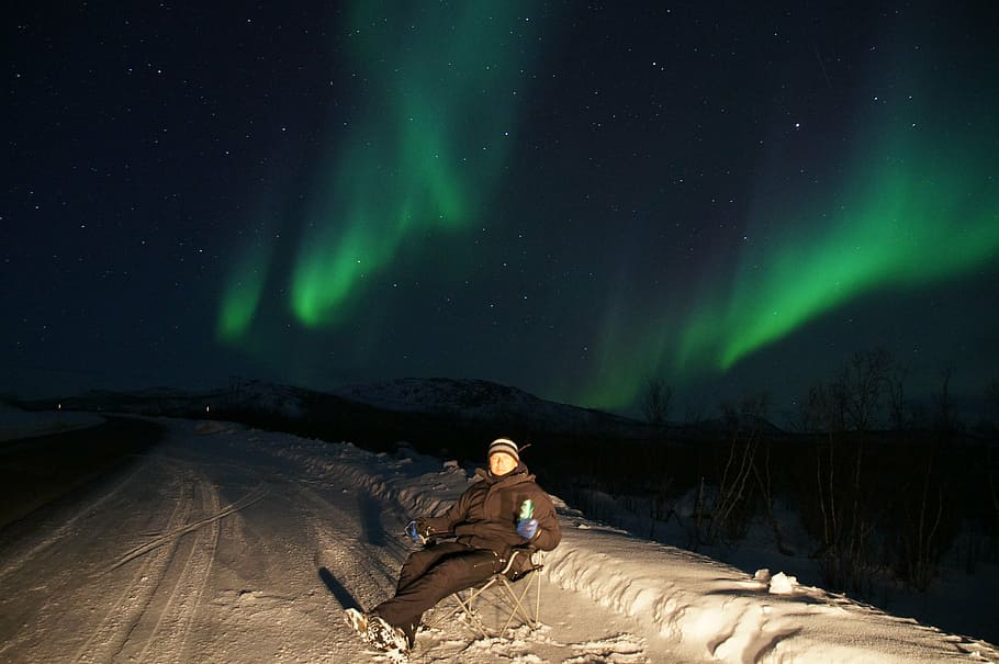 northern lights, aurora borealis, green, violet, under the northern lights, HD wallpaper
