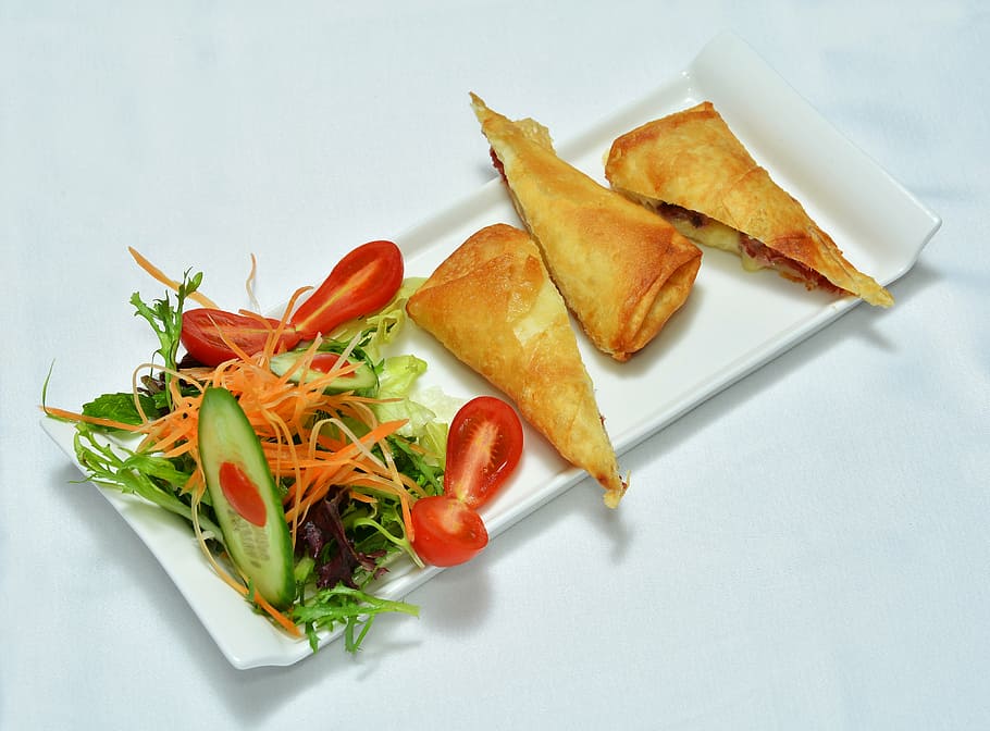 fried dish with vegetable salad side dish on plate, pie, appetizer HD wallpaper