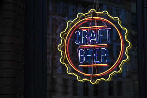 blue, yellow, and red Craft Beer lighted signage, hanging Craft Beer neon signage HD wallpaper