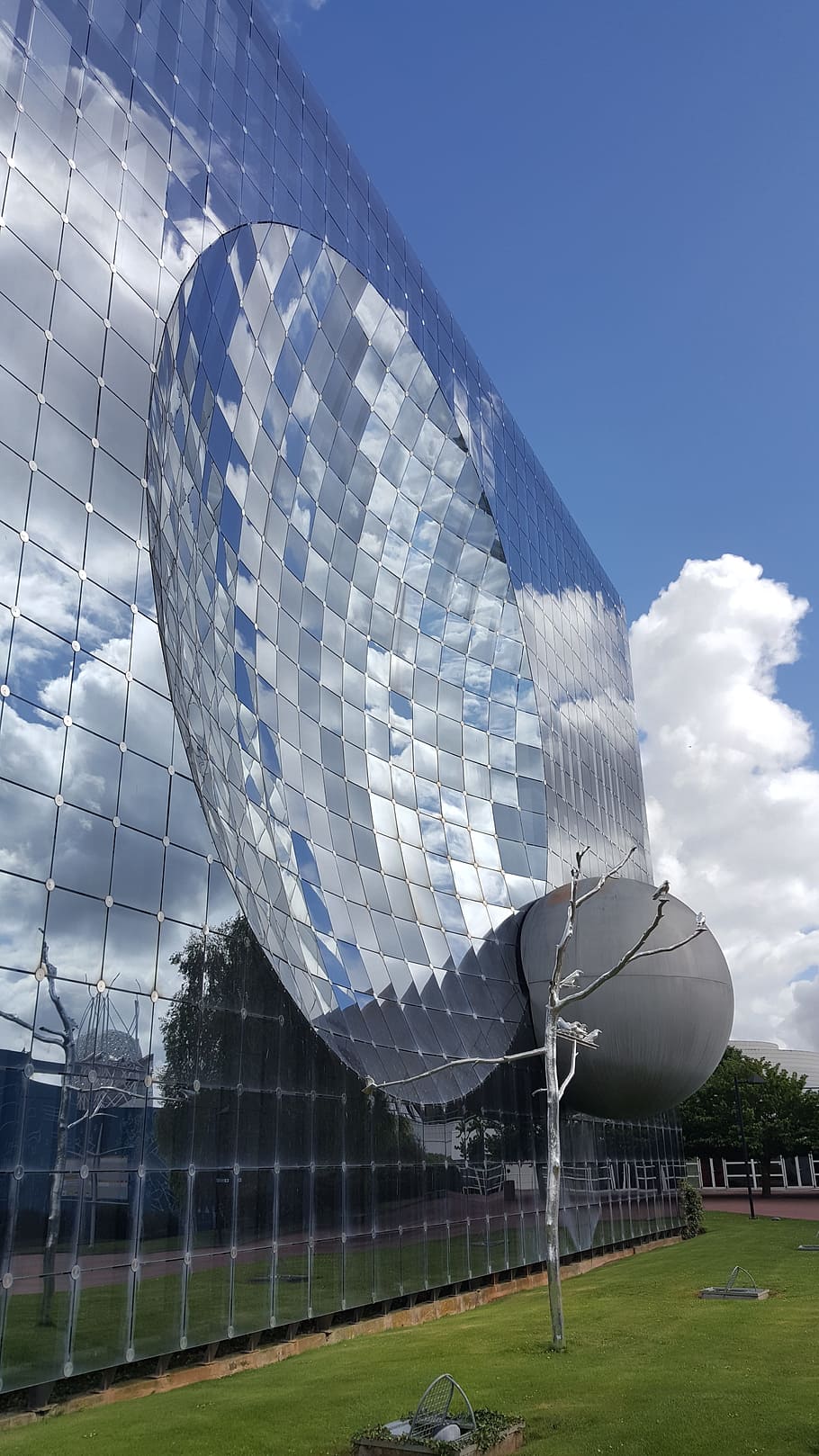 futuroscope, facade, mirrors, clouds, future, overcast, modern HD wallpaper