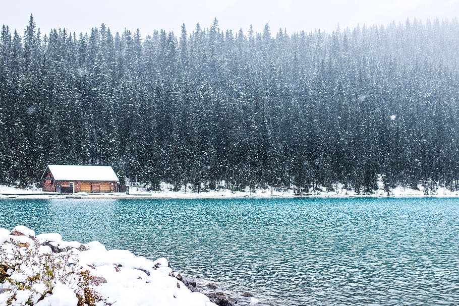 bodies of water near house filled by snow photograph, lake, louise, HD wallpaper