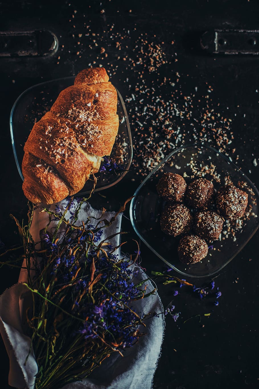 chocolate balls beside roll bread, food, gourmet, bakery, baked HD wallpaper