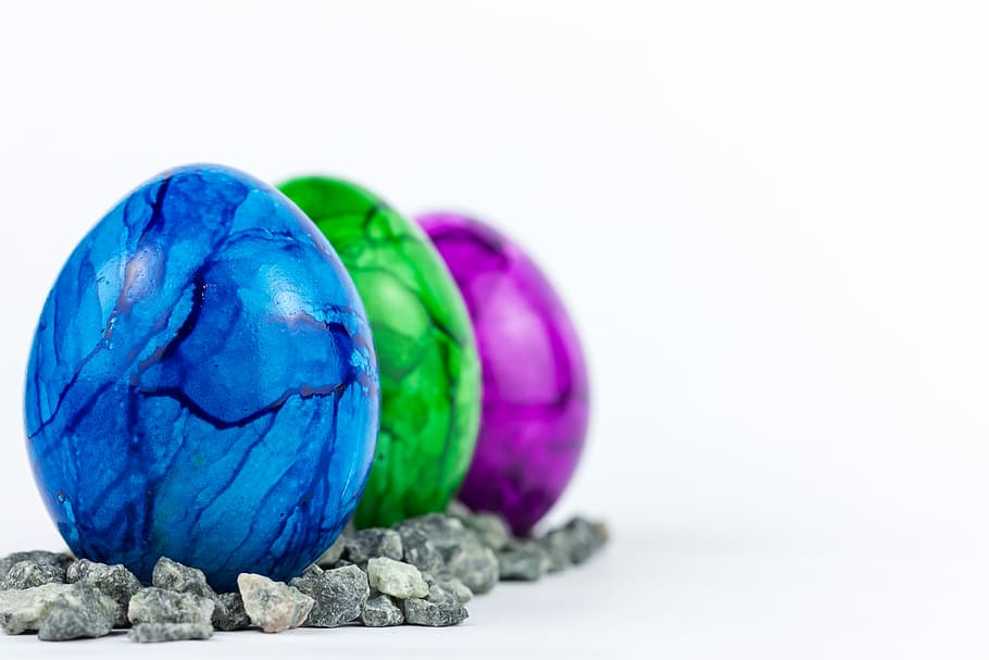 three blue, green, and purple eggs piled next to each other HD wallpaper