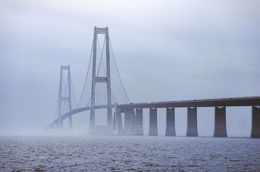 suspension bridge covered with fog, Golden Gate Bridge in New York HD wallpaper
