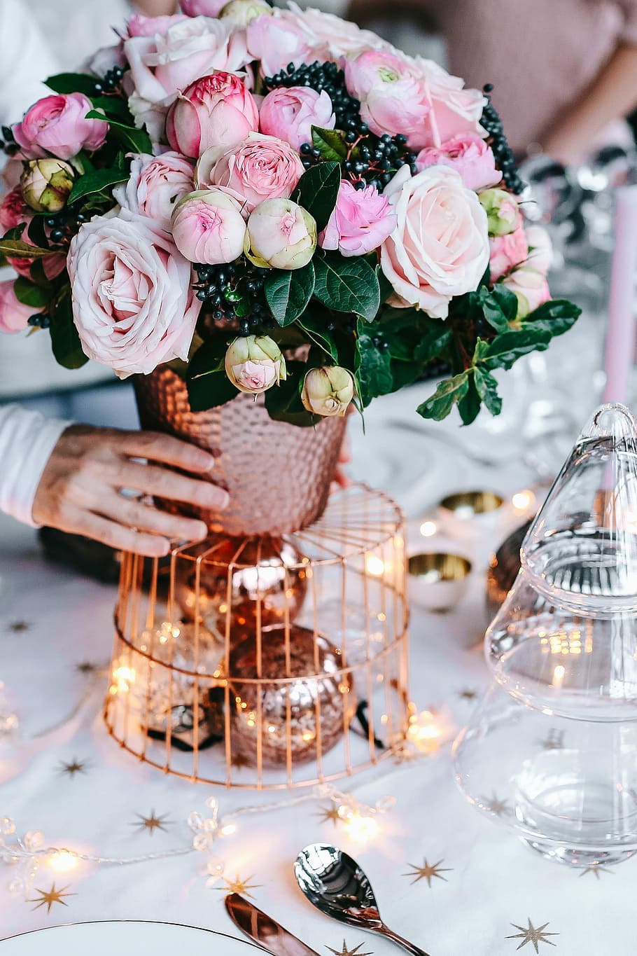 Hands Decorating Christmas Table, roses, red roses, holding hands HD wallpaper