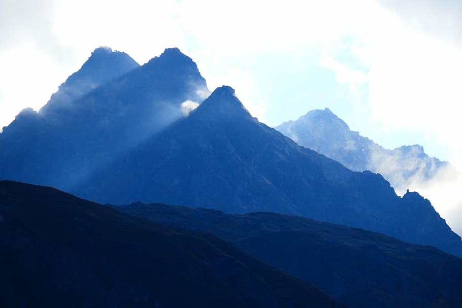 mountains, back light, mood, blue, cloudy, hazy, sun, sky, atmosphere HD wallpaper