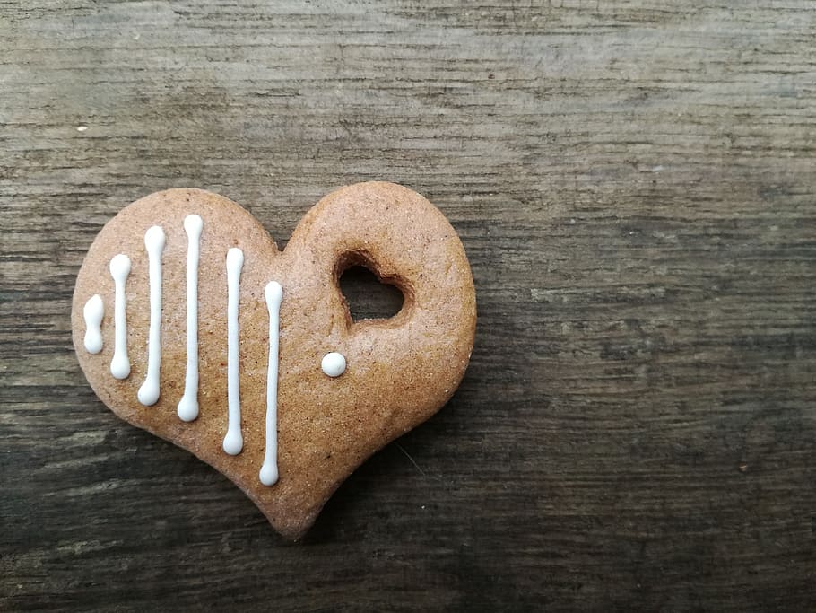 Heart, Gingerbread, Love, heart shape, sweet food, wood - material HD wallpaper