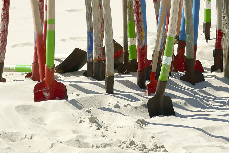 sand, scoop, beach, digging, holiday, play, summer, sand beach HD wallpaper