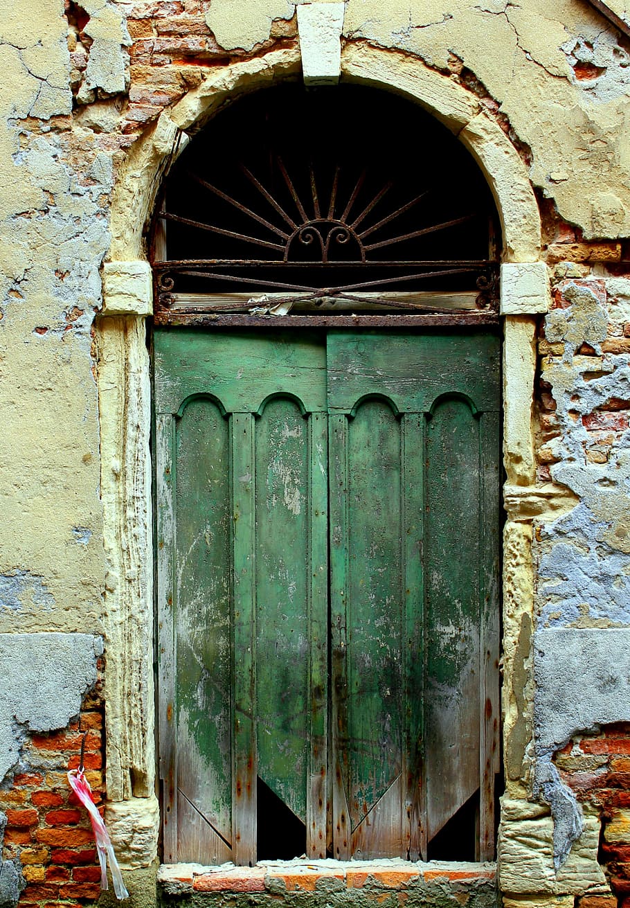 closed green wooden door with arch on top, Venice, Ancient, Architecture HD wallpaper