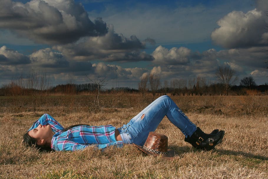 cowgirl, western, wild west, hats, prairie, cloud - sky, lying down, HD wallpaper