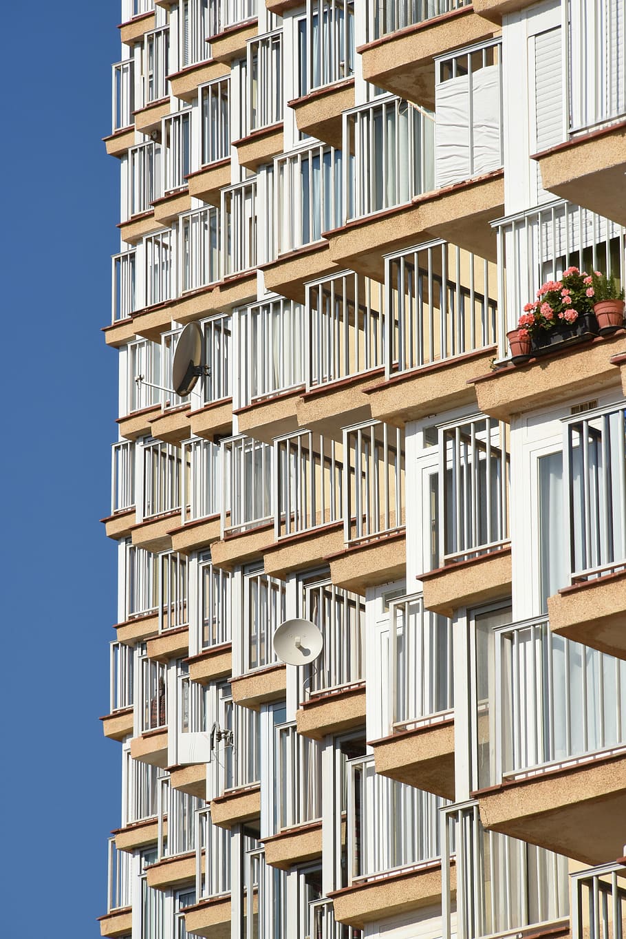 building, balcony, window, architecture, modern, facade, picturesque HD wallpaper