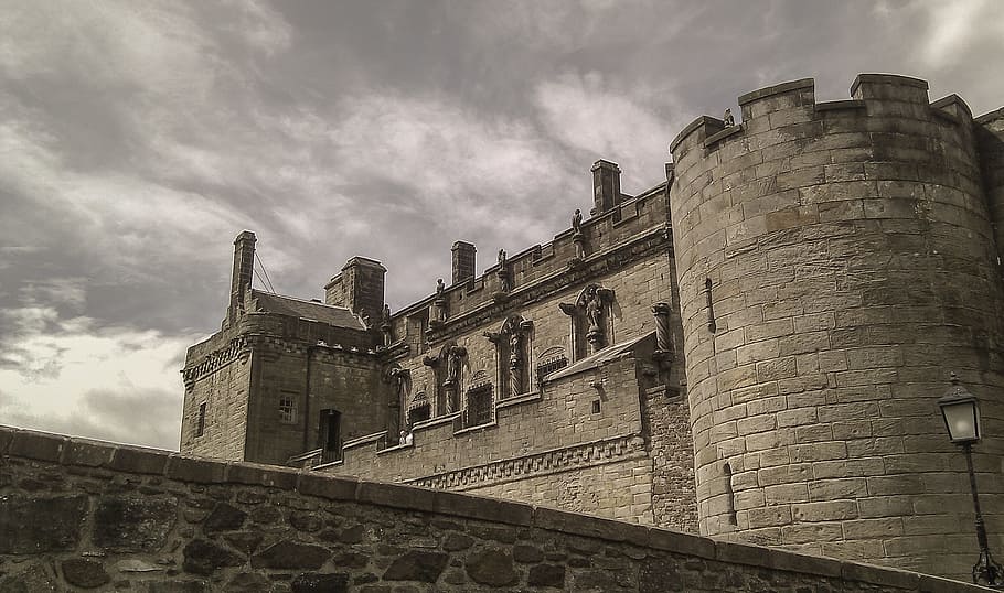 grey concrete castle under cloudy sky during daytime, stirling castle, HD wallpaper