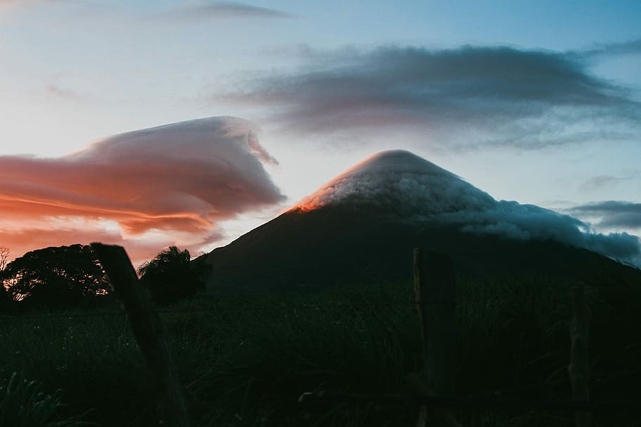silhouette of mountain during sunrise, brown mountain photography HD wallpaper