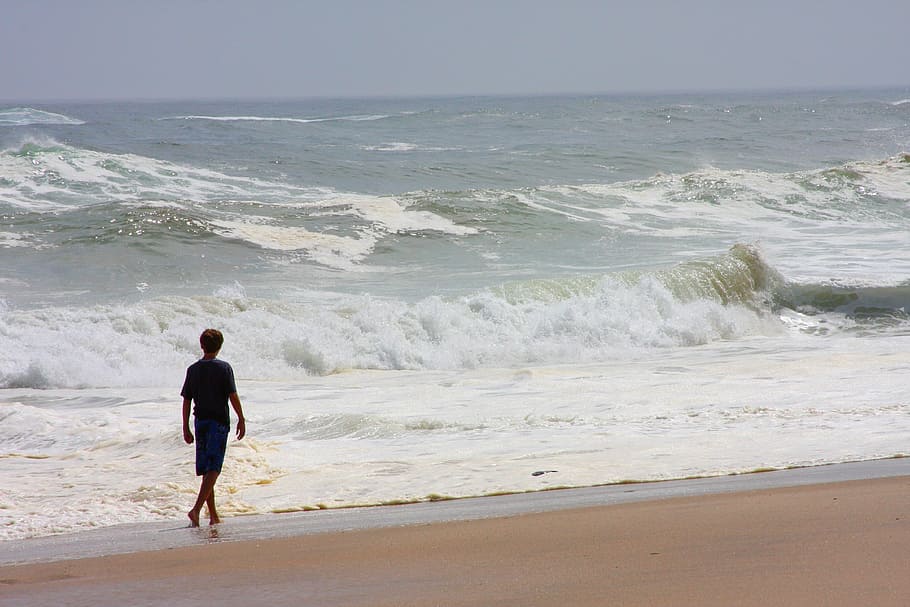 lone person walking on beach line, boy, sea, summer, waves HD wallpaper