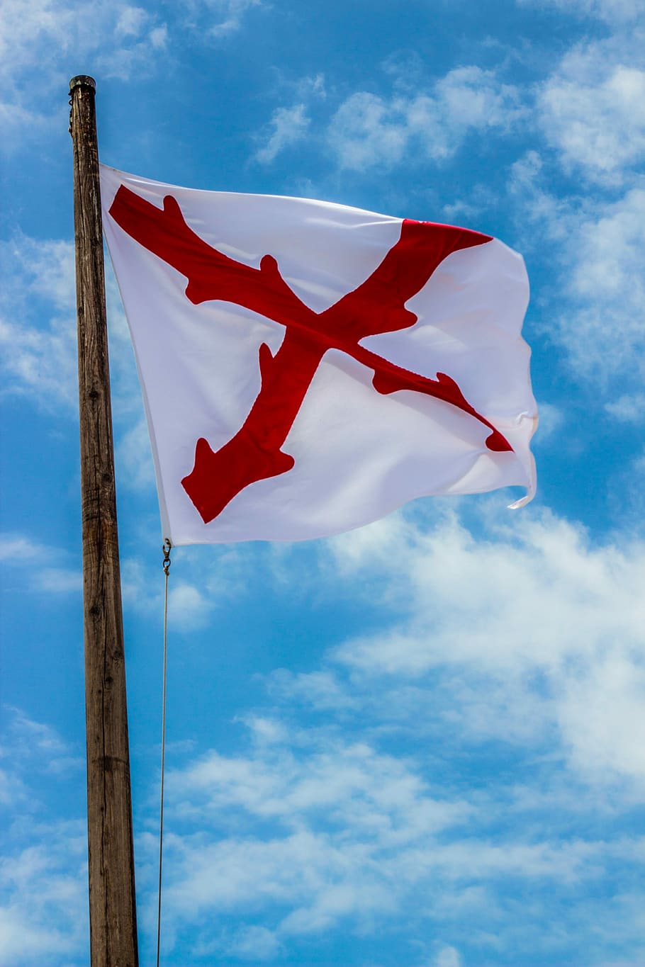 Castillo de San Marcos Flag, white and red Flag in closeup photo HD wallpaper