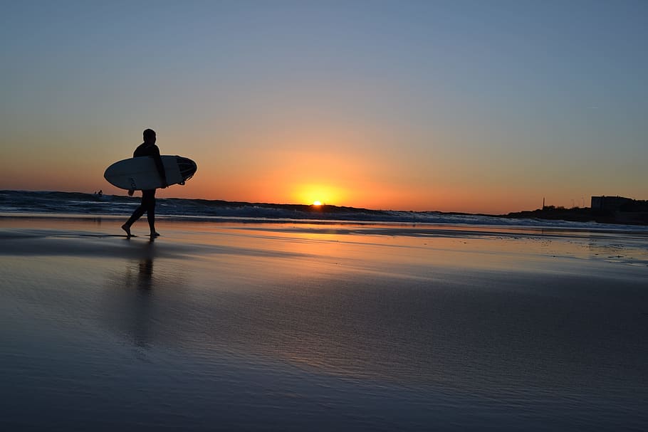 silhouette of person holding  board during sunset, beach, surf HD wallpaper