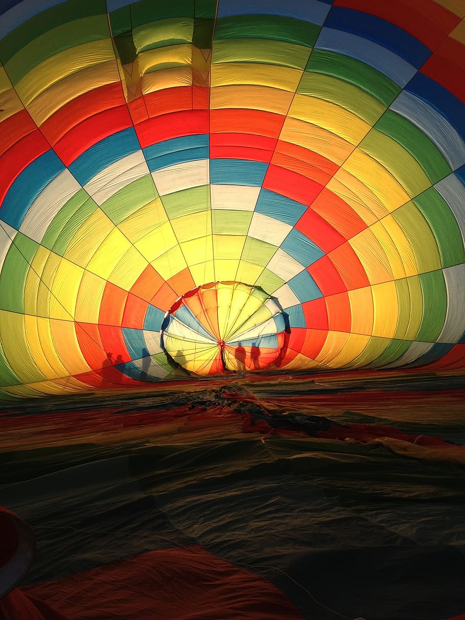 Flying colours. Разноцветный воздух. Картинка из цветных частей. Яркие необычные цветные картинки 5000 px. Фестиваль воздушных шаров.