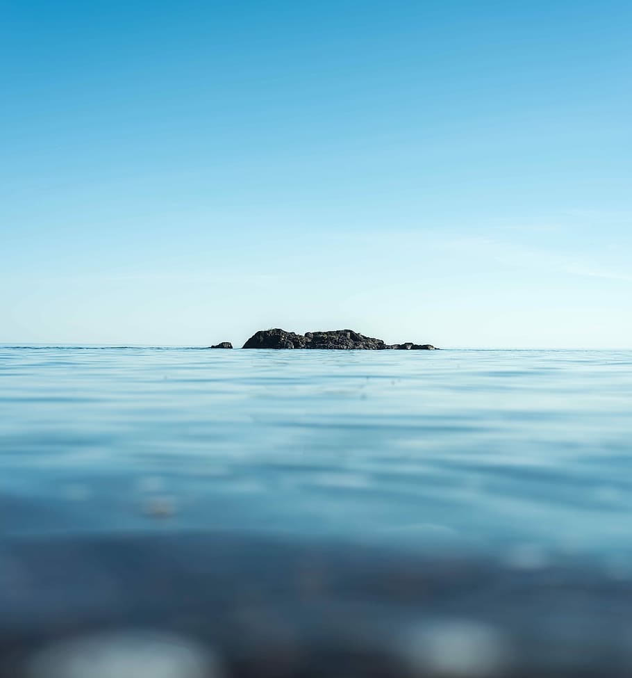 rock formation in the center of body of water, fade, horizontal HD wallpaper