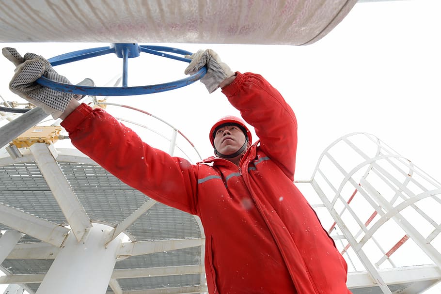 oil workers, valve, power, low angle view, red, real people HD wallpaper
