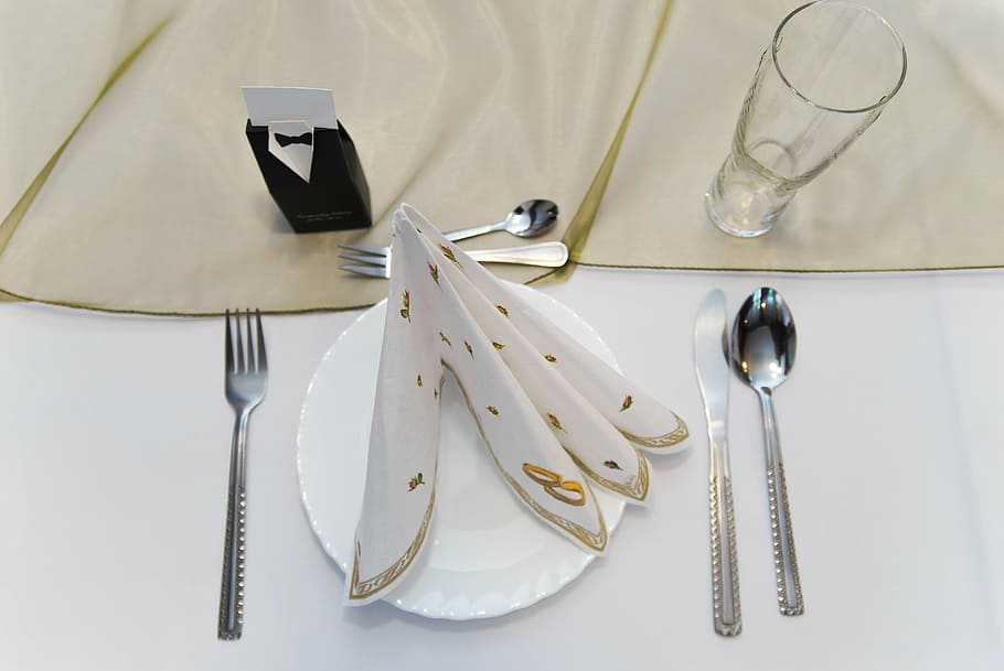 white ceramic plate on table, dining table, cutlery, vignette HD wallpaper