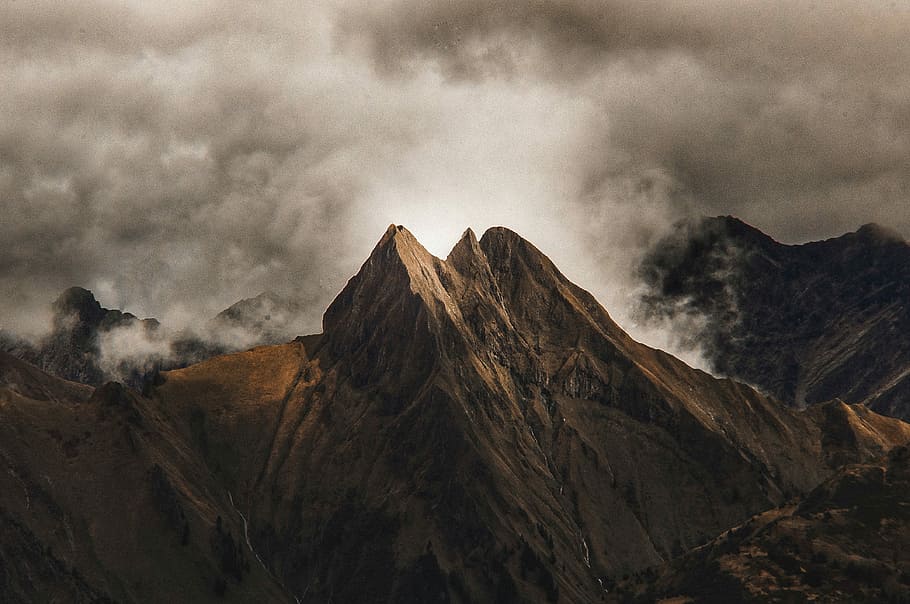 brown mountain with clouds, brown mountain surrounded by clouds photo HD wallpaper