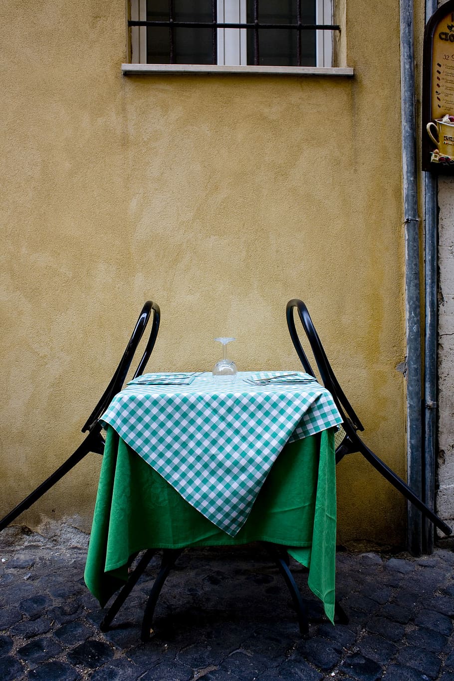 wine glass on table, black and green table and chair set with green and white checked table cloth HD wallpaper