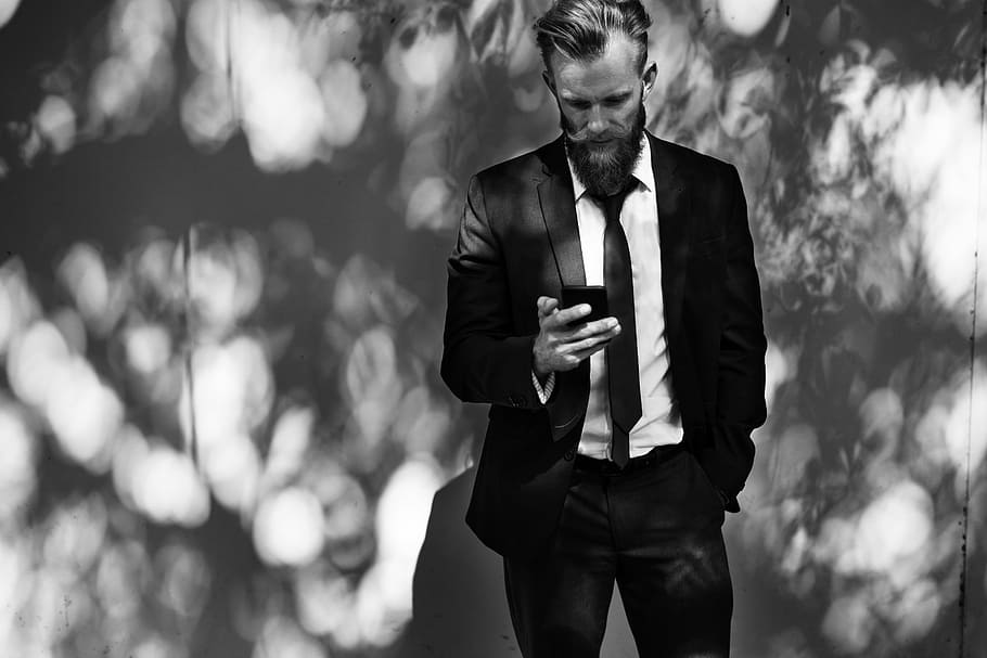 grayscale photography of man using smartphone, suit, sunlight HD wallpaper