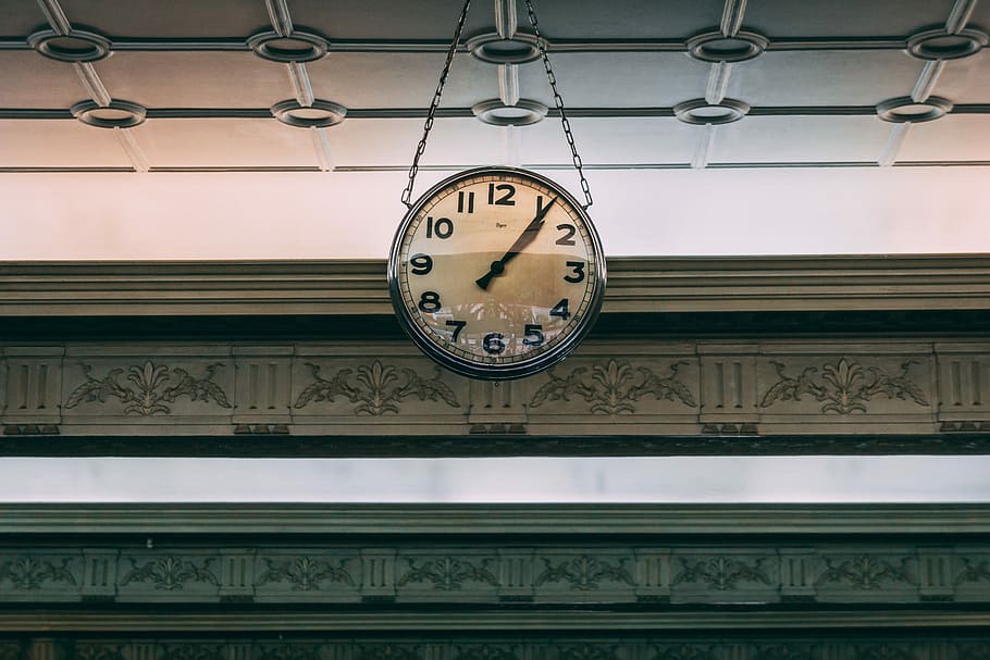 round black metal framed analog hanging clock, round gray hanging analog clock at 1:06 HD wallpaper
