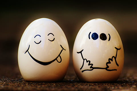 two white ceramic egg trinkets, salt shaker, pepper, smiley HD wallpaper