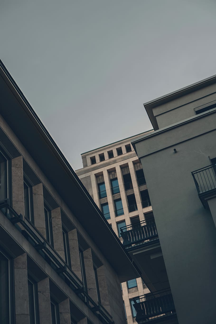 mid-rise concrete building, city buildings, urban, window, sky HD wallpaper