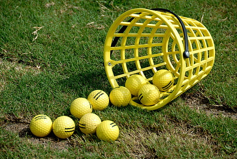 yellow golf balls on ground at daytime, basket, practice, driving range HD wallpaper