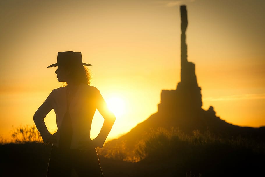silhouette of woman standing on desert wearing hat during golden hour, HD wallpaper