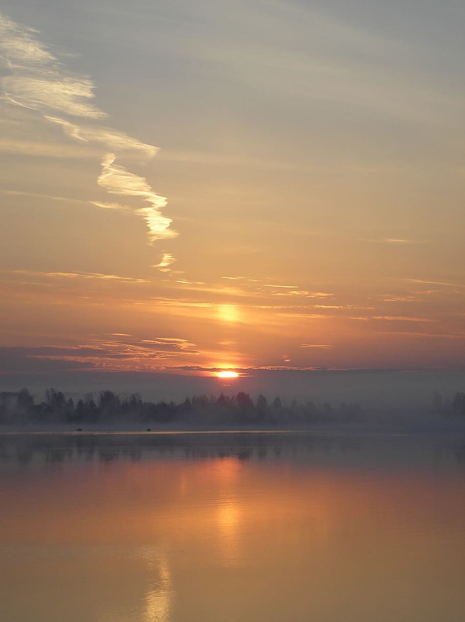 Восход на реке фото