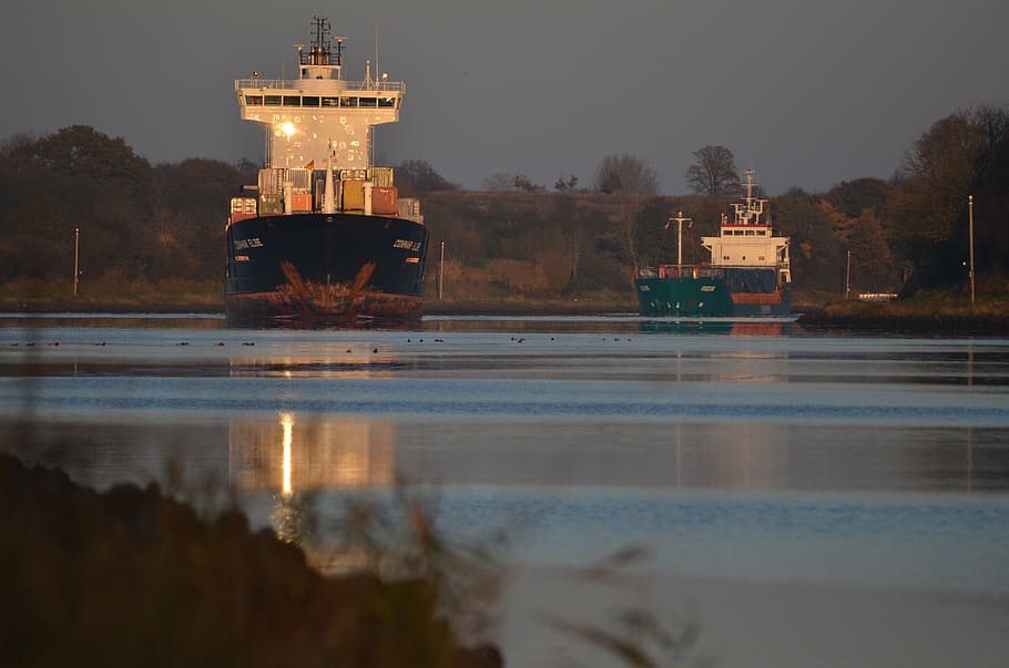 channel, waterway, ship, container, freighter, architecture HD wallpaper