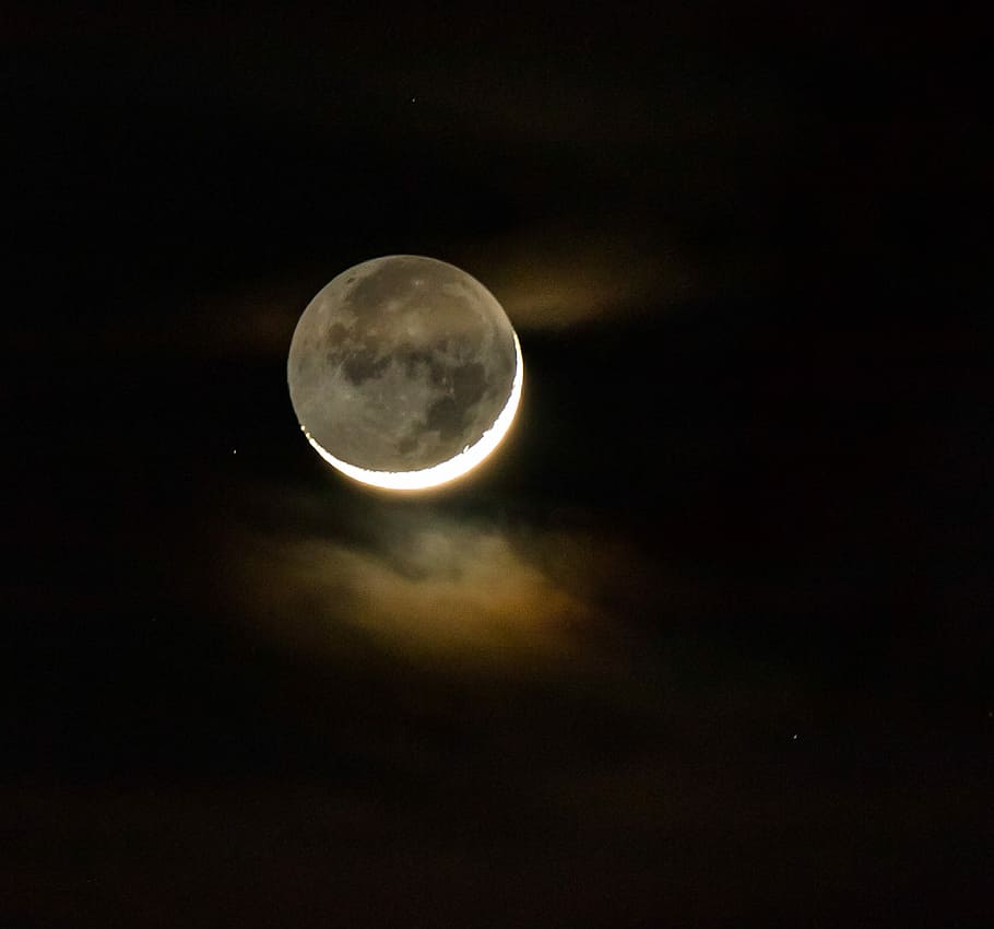 Crescent Moon Revealed, moon at nighttime, clouds, sky, light HD wallpaper