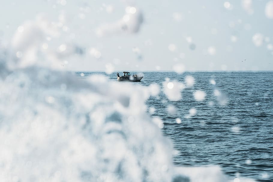 splash of water, photo of water splash, sea, ocean, wave, boat HD wallpaper