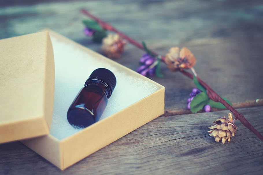 amber glass bottle in brown cardboard box, wood - Material, gift HD wallpaper