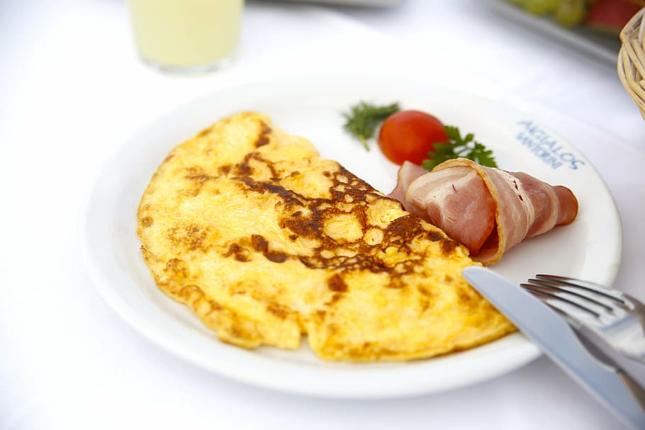 bacon and omelette on plate, breakfast, dish, knife, fork, food and drink HD wallpaper
