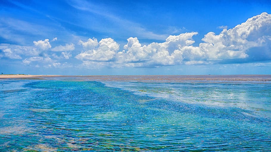 blue water and white skies, mar, beach, litoral, beira mar, speedboat, HD wallpaper