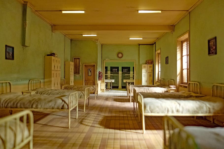 vacant white metal bed lot in the room, model, miniature, decor HD wallpaper