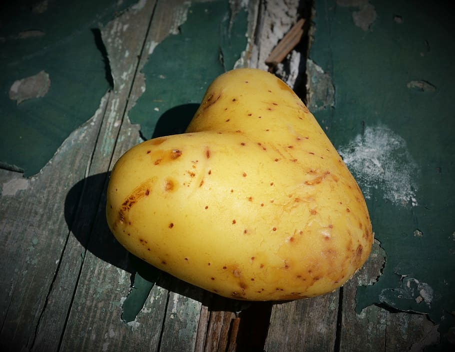 heart-shaped potato on green surface, love, i like you, i like having you, HD wallpaper