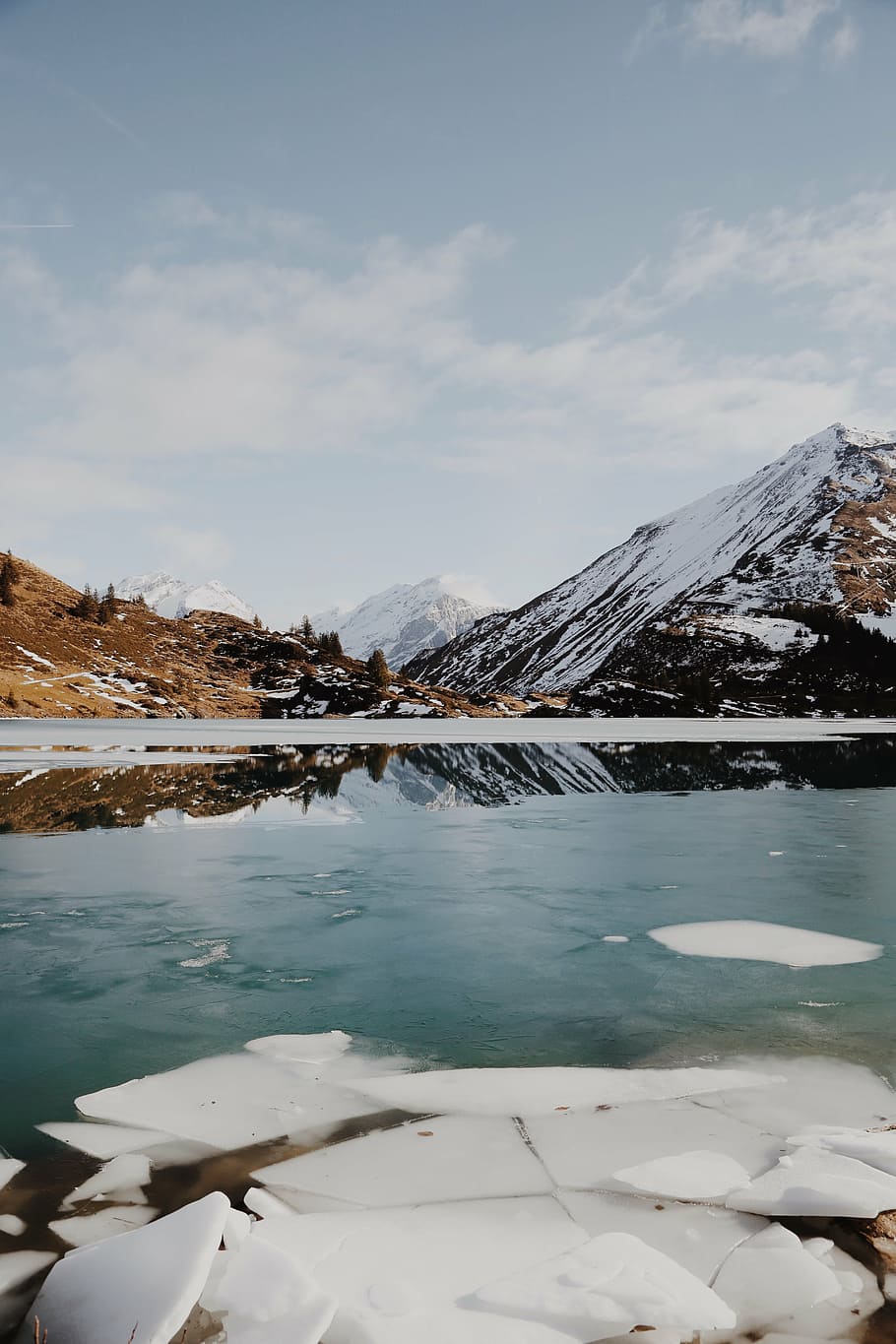 body of water near mountain with coated snow, highland, cloud HD wallpaper