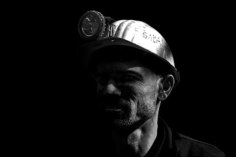 grayscale photo of man wearing hard hat, miner, helmets, black HD wallpaper