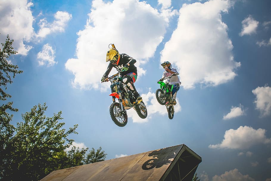 Two Crazy Jumping Pitbikers, motocross, motorcycle, sport, extreme Sports, HD wallpaper