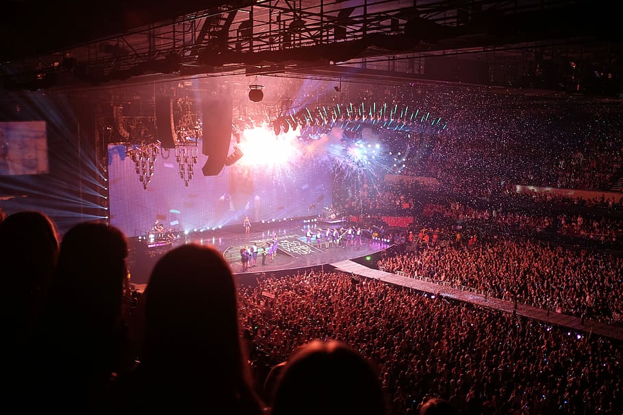 photo of group of people on stage, people in concert, crowd, light, HD wallpaper