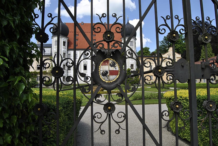 castle, gate, input, metal, goal, grid, wire, bars, wood fence HD wallpaper